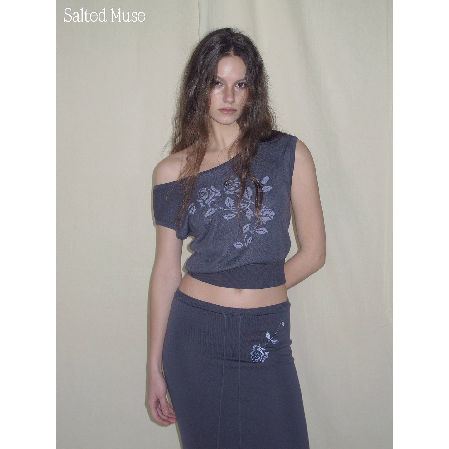 【SaltedMuse】Embroidered sleeveless knitwear