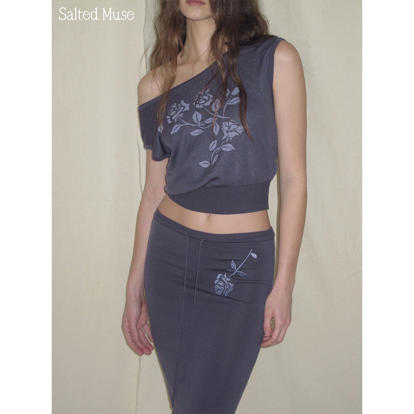 【SaltedMuse】Embroidered sleeveless knitwear