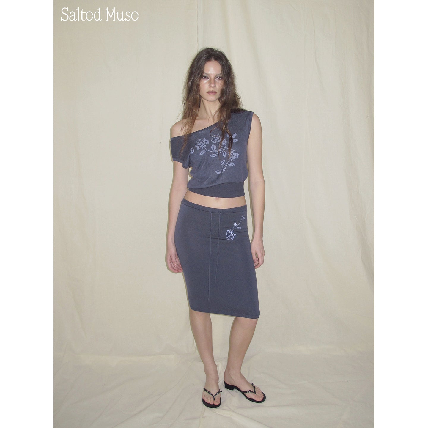 【SaltedMuse】Embroidered sleeveless knitwear