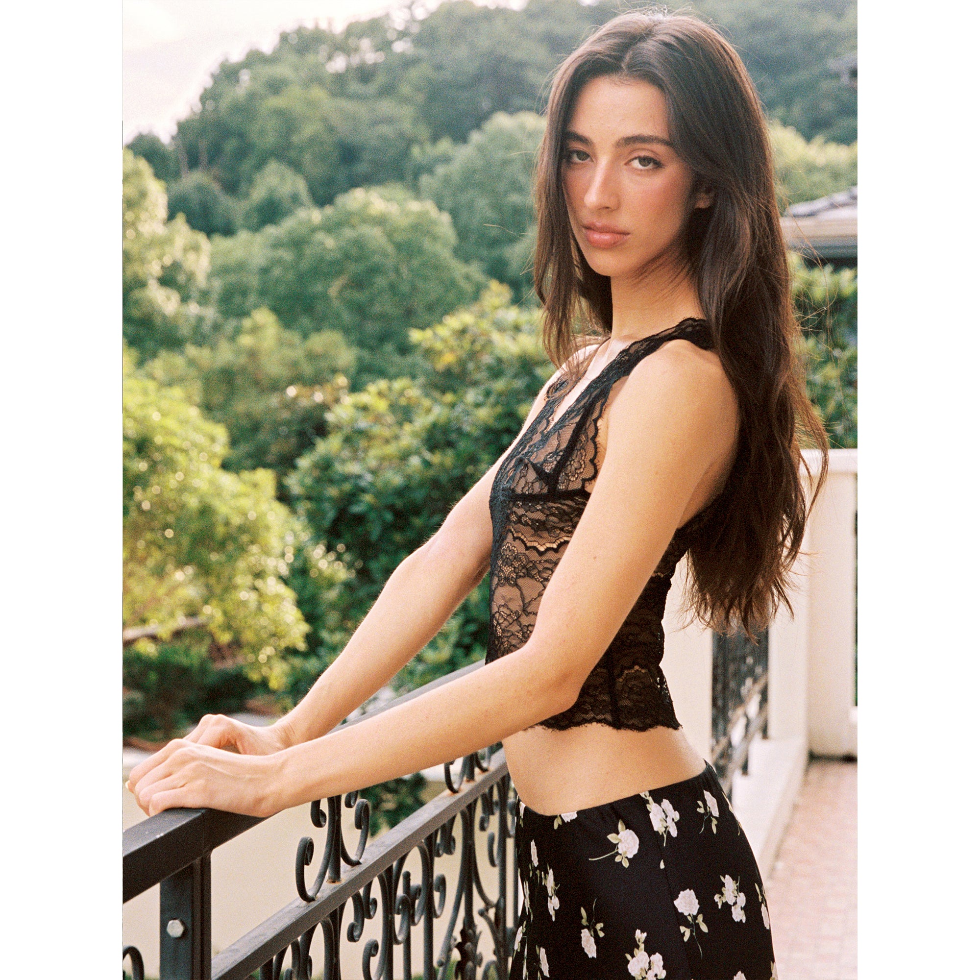 【SaltedMuse】French‑style Deep V Lace Trim Fitted Sleeveless Tank Top