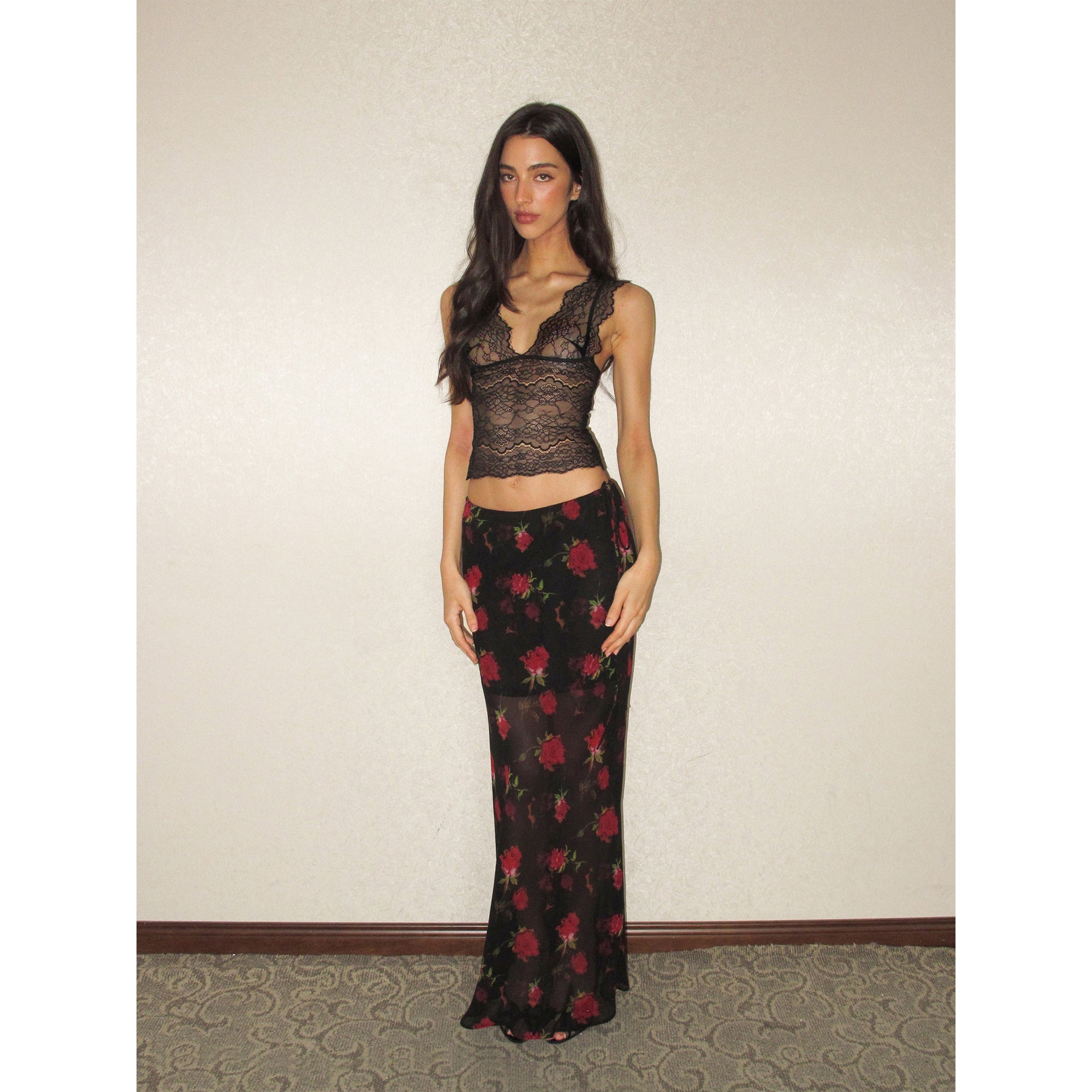 【SaltedMuse】French‑style Deep V Lace Trim Fitted Sleeveless Tank Top