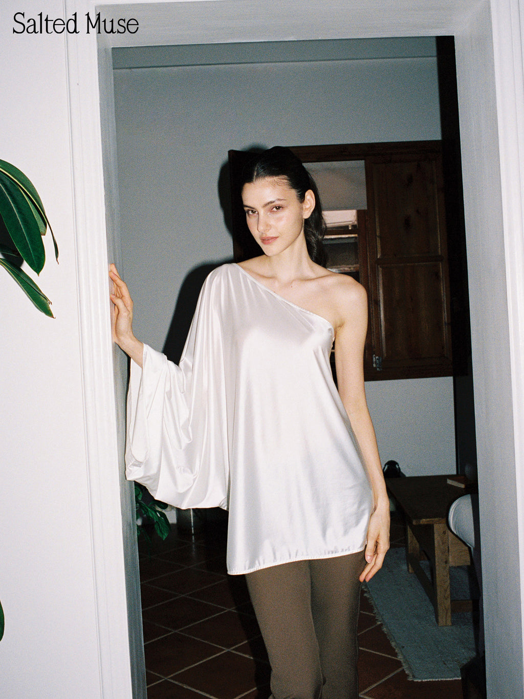 【SaltedMuse】Satin One Shoulder Top