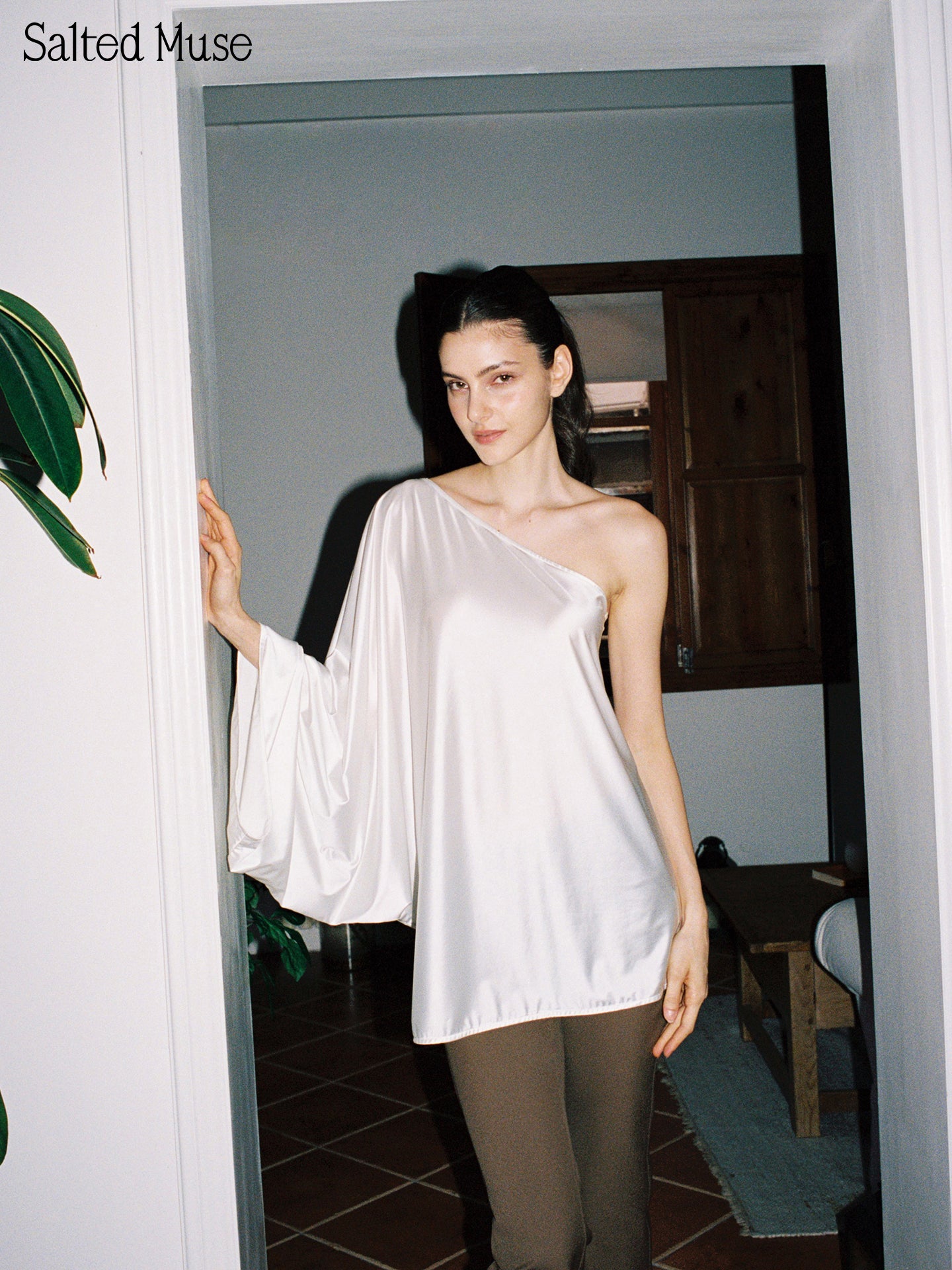 【SaltedMuse】Satin One Shoulder Top